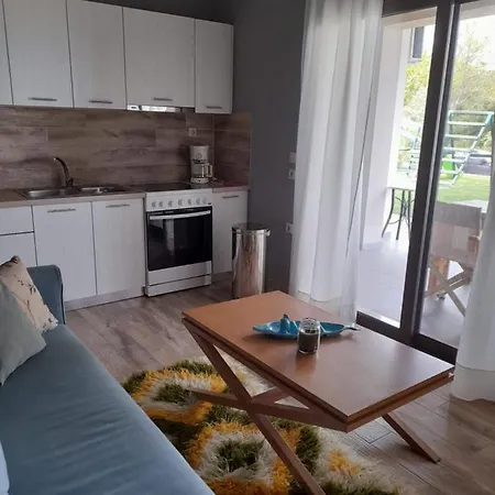 Polystylohill Apartment Polychrono